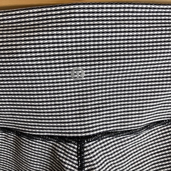 Lululemon Wunder Under Crop Leggings Roll Down Gingham Black White Size 4 Women - Picture 8 of 10